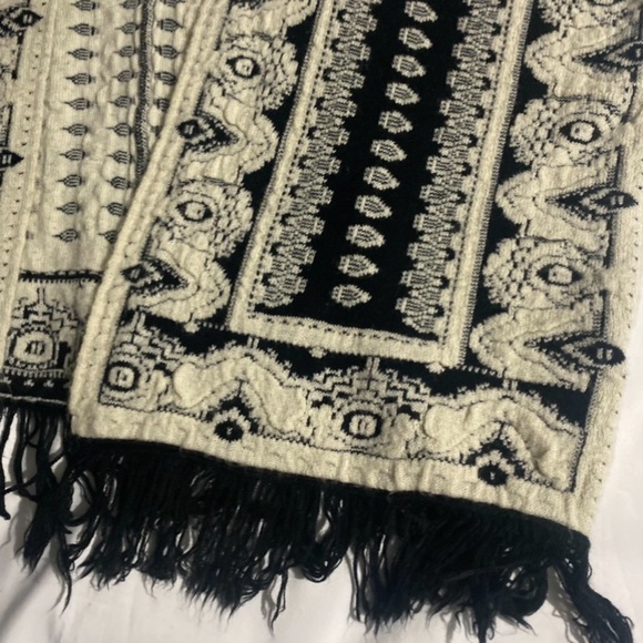 Dynamite Patterned Fringe Hem Sleeveless Cream & Black Sweater Cardigan - Picture 5 of 10